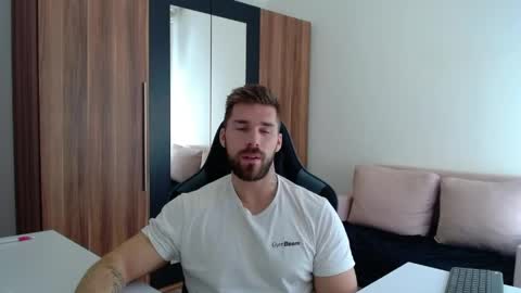 darius_94 online show from June 6, 8:09 am