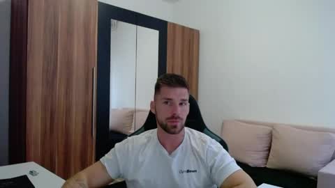 darius_94 online show from April 18, 1:35 pm