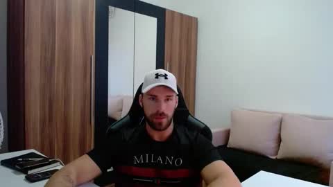 darius_94 online show from January 14, 2:14 pm