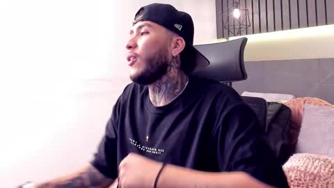 Dark online show from November 11, 2:19 pm