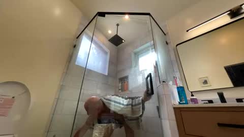 darrekg online show from February 6, 8:00 pm