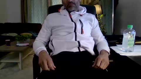 Snapshot of darryl43321 chatting on March 7, 7:05 pm darryl43321 online show from March 7, 7:05 pm