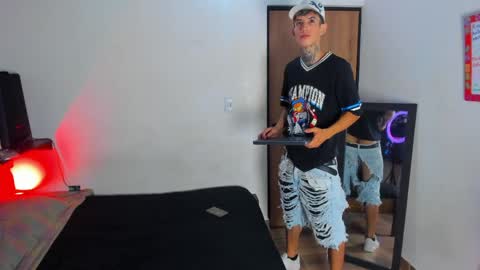 darwin_stark online show from May 12, 2:42 am