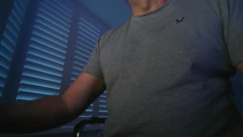 davesu12345 online show from February 9, 7:23 am