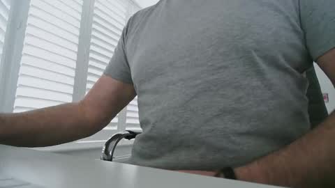 davesu12345 online show from February 7, 12:19 pm