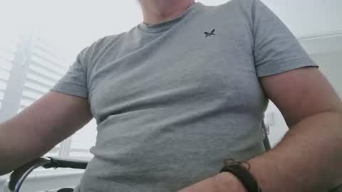 davesu12345 online show from June 10, 11:53 am