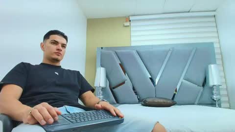 david_victoriaa online show from April 21, 12:56 pm