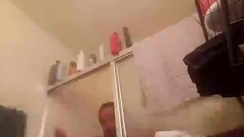 Snapshot of davidzhere222800 chatting on January 5, 8:32 am davidzhere222800 online show from January 5, 8:32 am