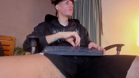 daviid_huge online show from December 16, 2:19 am