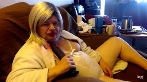 dawndoesall online show from March 8, 11:28 pm