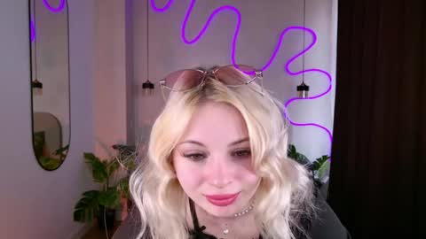 Kylie online show from May 12, 7:17 am