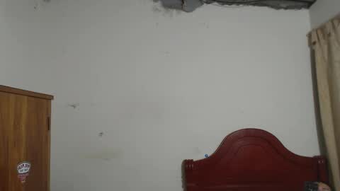 Snapshot of daylon_brown_ chatting on October 5, 12:08 am Dylon online show from October 5, 12:08 am