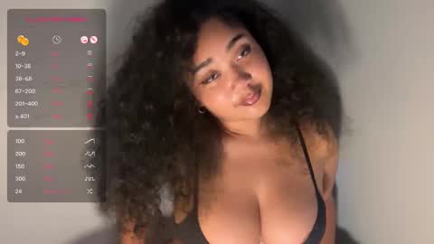 Snapshot of dayqueen1 chatting on October 9, 9:42 pm dayqueen1 online show from October 9, 9:42 pm