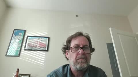 playing near open window online show from January 14, 11:02 pm