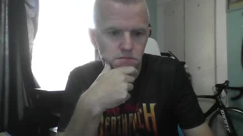 deanthejellybean online show from May 6, 9:37 am