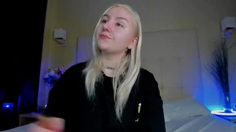 Debbie Mon Tue Fri Sun Sat GMT 3 1000am - 0400pm  online show from November 30, 6:15 pm