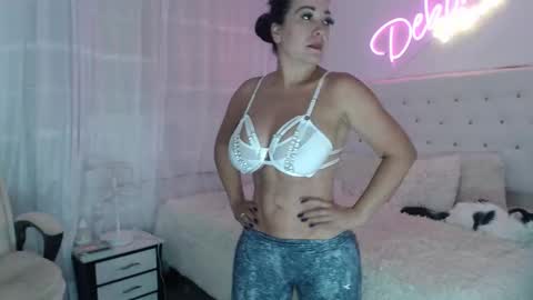 Snapshot of deboramom chatting on October 16, 1:27 am DeboraMom online show from October 16, 1:27 am