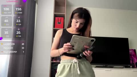 Nicole online show from March 29, 2:19 pm