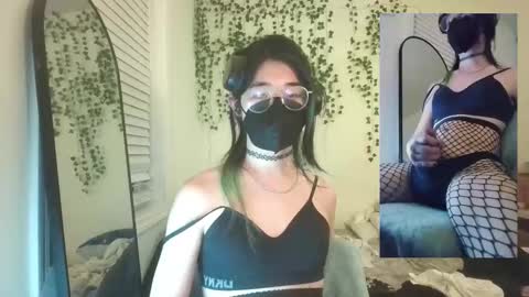 deciduousdoll online show from November 5, 11:51 pm