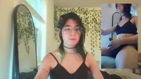 deciduousdoll online show from October 28, 10:11 pm