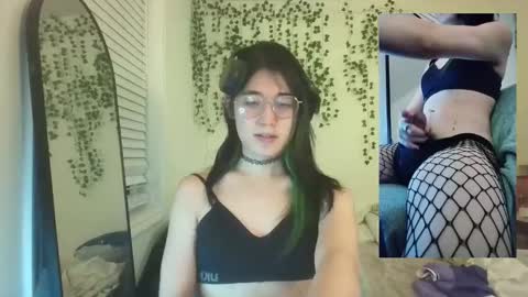 deciduousdoll online show from November 9, 8:18 am