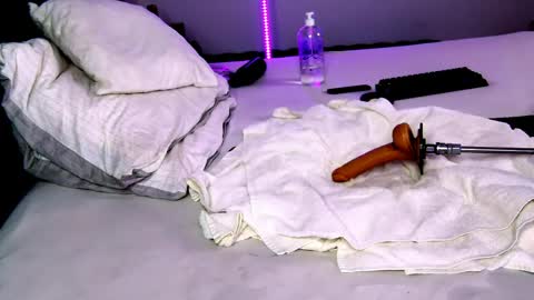   Tikhomirov old usersname    Instagram- tikhomirovandreea17 Twitter DeeaOfficial17  online show from March 8, 2:04 am