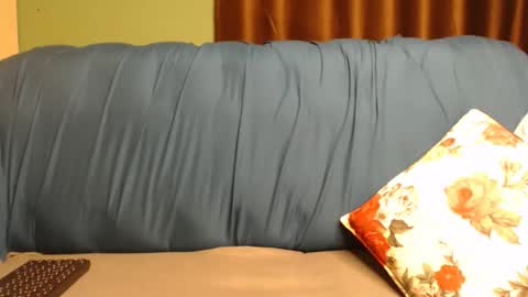 Dee online show from February 20, 7:49 pm