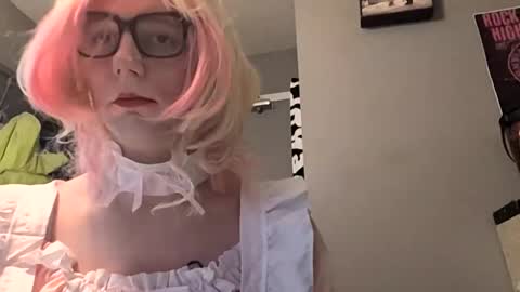 deedeequeen420 online show from March 11, 7:35 am