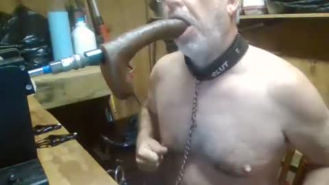 Snapshot of deepthroat227 chatting on October 16, 11:43 am Deepthroat My Big Dildos online show from October 16, 11:43 am