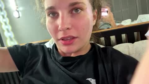 deepthroatqueen33 online show from October 23, 9:37 pm