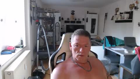 deinprinz2312 online show from June 7, 4:39 am