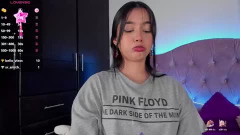 Snapshot of deisy_smith_ chatting on February 22, 9:37 pm Deisy online show from February 22, 9:37 pm