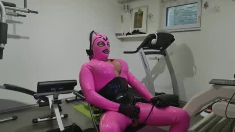 dekolatex online show from March 11, 7:00 am