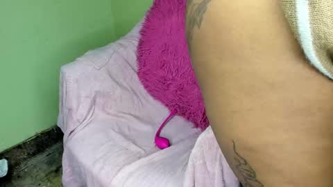 deli_la online show from December 16, 1:35 am