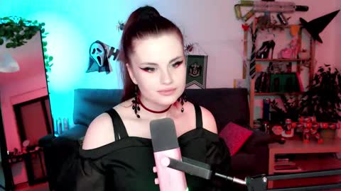 dellacrush_ online show from October 26, 5:56 pm