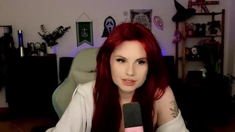 dellacrush_ online show from February 7, 6:55 pm