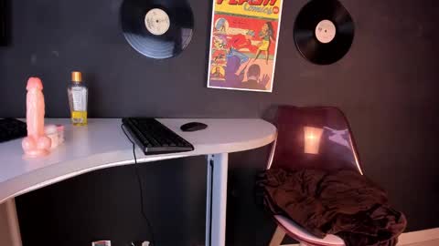 DEMI MOORE online show from February 27, 5:40 am