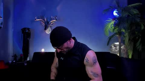 dennis_cox_ online show from March 22, 11:36 am