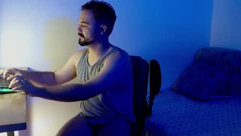 Dereck Mills3 online show from March 14, 2:37 am