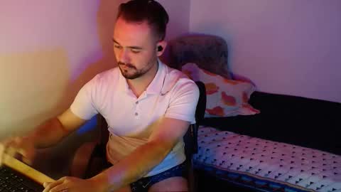 Dereck Mills3 online show from May 6, 2:06 am