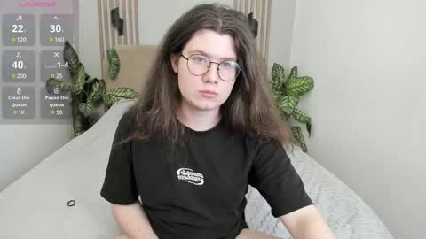 Derek online show from March 11, 12:39 pm