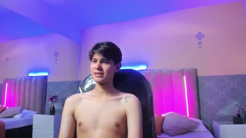 derek_sinn online show from March 17, 10:04 pm