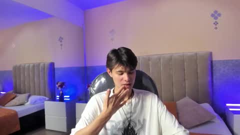 derek_sinn online show from March 13, 8:34 pm