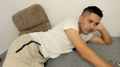 derek_vall online show from March 5, 9:15 pm