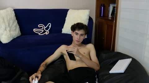 Derek online show from November 19, 10:52 pm