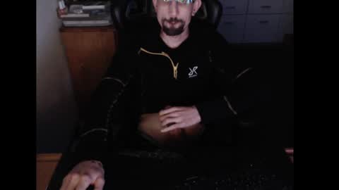 Snapshot of dermattes chatting on December 21, 5:18 pm dermattes online show from December 21, 5:18 pm