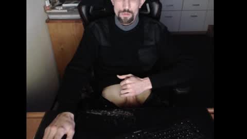 Snapshot of dermattes chatting on December 14, 3:36 pm dermattes online show from December 14, 3:36 pm