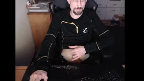 Snapshot of dermattes chatting on February 15, 3:17 pm dermattes online show from February 15, 3:17 pm