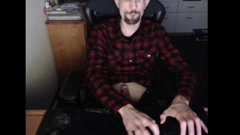 Snapshot of dermattes chatting on January 11, 2:58 pm dermattes online show from January 11, 2:58 pm