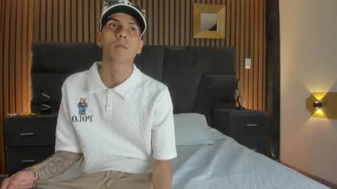 derrymeyers online show from December 1, 4:43 am